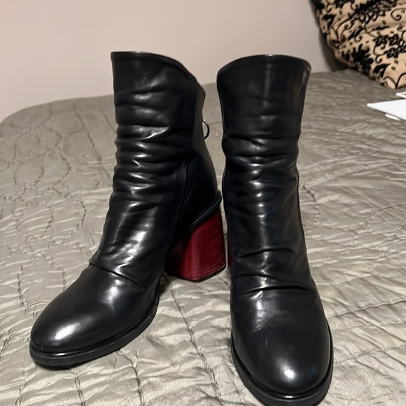 Venezia ,Italian leather boots. Very elegant, great condition with read heels. - Picture 6 of 6